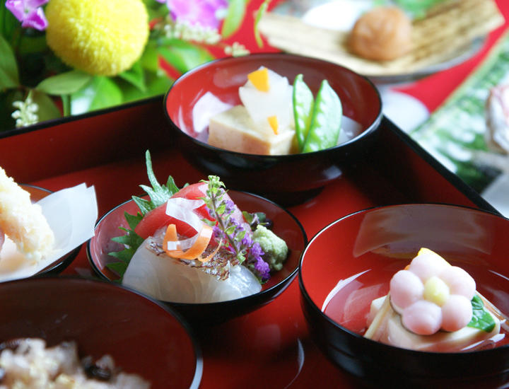 お食い初め膳 懐石料亭 花がすみ レストラン